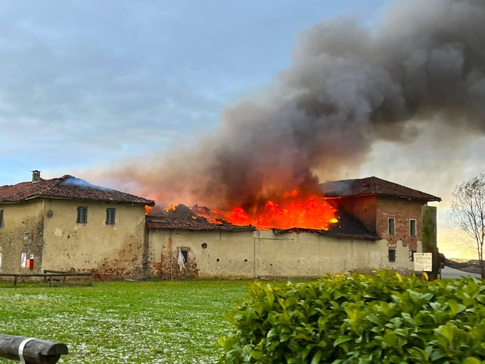 Il fabbricato in fiamme Il fabbricato in fiamme