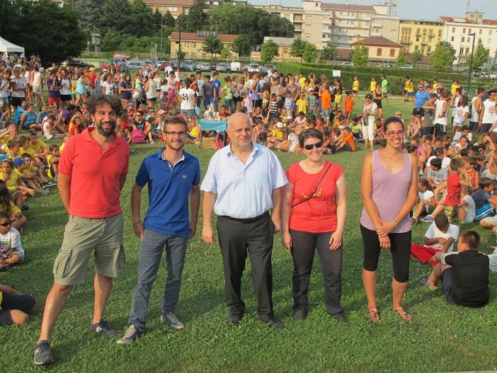 Alba: il Sindaco Maurizio Marello insieme agli assessori alla festa finale di Estate Ragazzi 2015 Alba: il Sindaco Maurizio Marello insieme agli assessori alla festa finale di Estate Ragazzi 2015