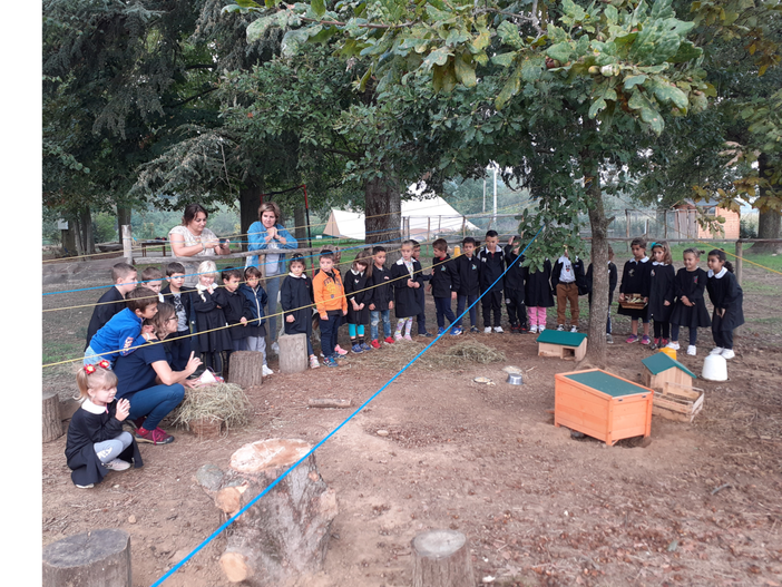 La primaria di Bene Vagienna in visita alla Fattoria di Bubi e Mimi La primaria di Bene Vagienna in visita alla Fattoria di Bubi e Mimi