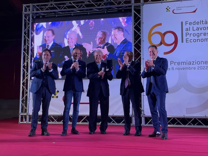 La consegna del Sigillo d'Oro - Foto Facebook Camera di Commercio di Cuneo