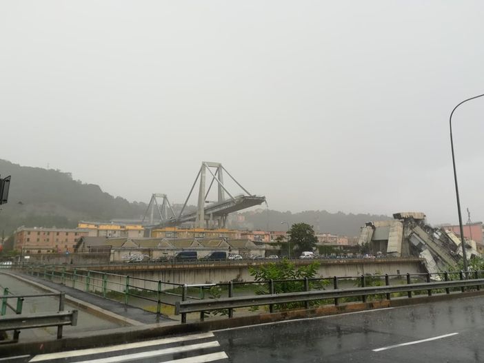 Il crollo del ponte Morandi Il crollo del ponte Morandi