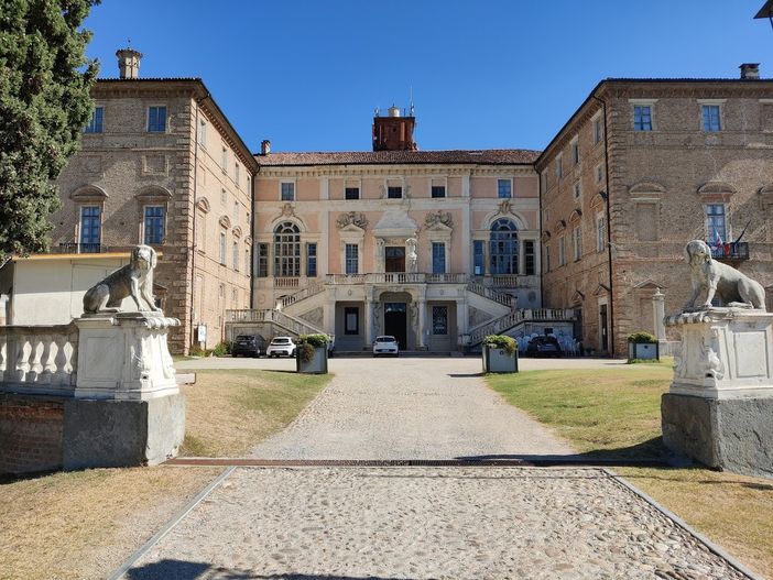 Il castello di Govone, sede del municipio