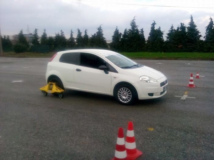 Cuneo: corso di guida sicura con Mauro Pregliasco all'area MIAC