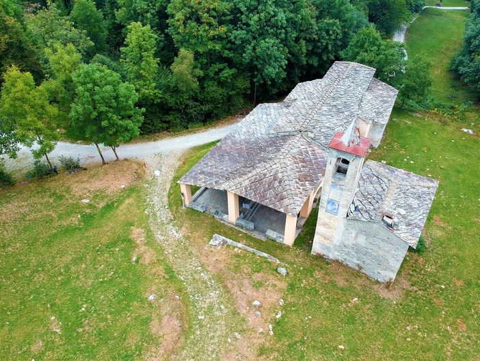 Il santuario di Madonna d’Oriente visto dall’alto Il santuario di Madonna d’Oriente visto dall’alto