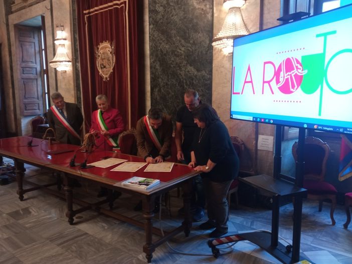 Inaugurato il percorso escursionistico GR®69 La Routo® e siglato il patto tra la città di Arles e di Cuneo