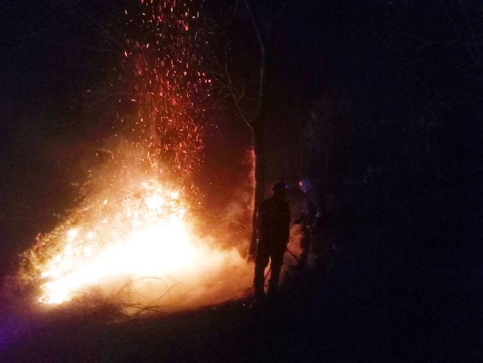 L'incendio di questa notte a Pra del Tetto
