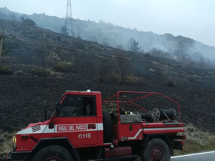 Nuovo incendio boschivo in Granda: a fuoco un bosco tra Pietraporzio e Sambuco Nuovo incendio boschivo in Granda: a fuoco un bosco tra Pietraporzio e Sambuco