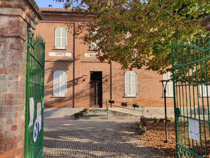 L'ingresso della biblioteca di Magliano Alfieri L'ingresso della biblioteca di Magliano Alfieri