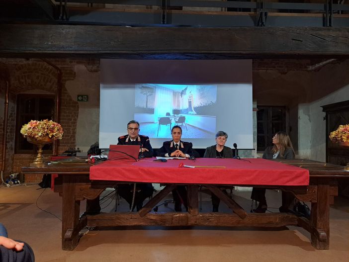 Il Luogotenente Fabrizio Giordano, il Maresciallo Stella Riverditi, Adonella Fiorito e Luisa Sacchetto