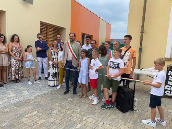 Il sindaco di Lagnasco Roberto Dalmazzo durante l'inaugurazione del nuovo asilo nido del paese