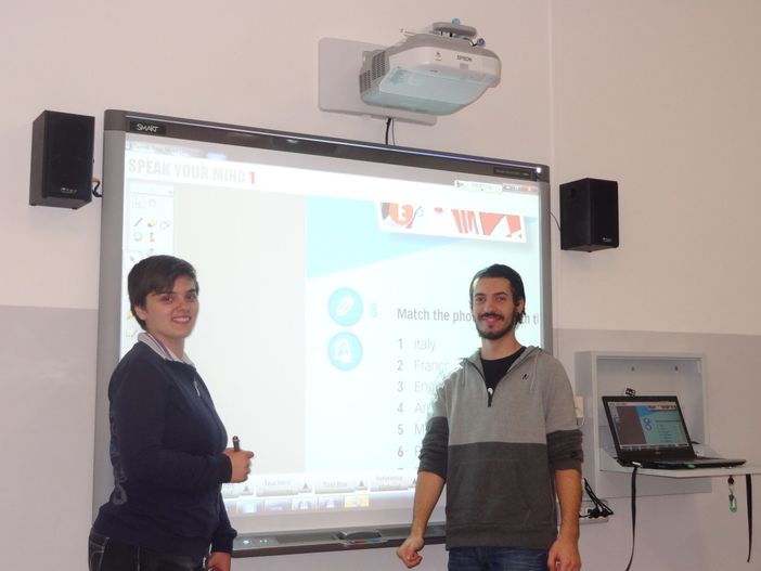 La lavagna Lim nell'aula della cl@sse  2.= Operatore elettrico dell'Afp di Dronero