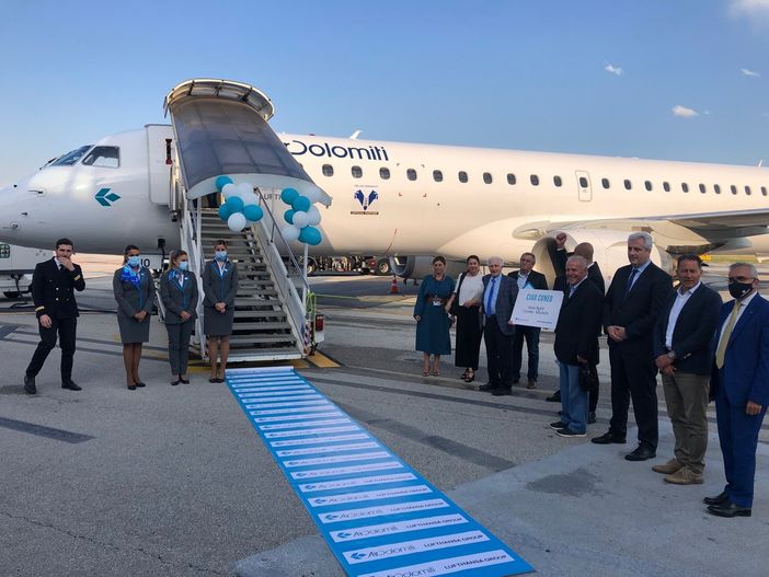 Le autorità intervenute per l’arrivo del volo Monaco-Cuneo a Levaldigi