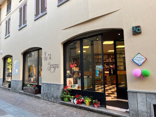 A Dronero “Lo Scrigno” di Manuela Abello si è trasferito in via Lamarmora 3C