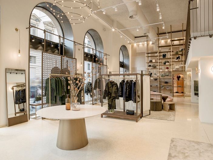 Il flagship store di Caractère in piazza della Scala a Milano Il flagship store di Caractère in piazza della Scala a Milano