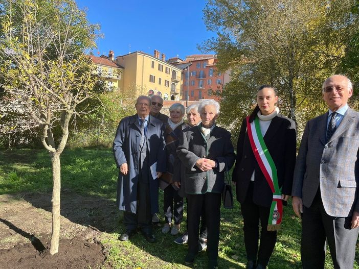La famiglia Castagnino riconosciuta tra i "Giusti tra le Nazioni" per aver salvato l'ebreo Marco Levi La famiglia Castagnino riconosciuta tra i "Giusti tra le Nazioni" per aver salvato l'ebreo Marco Levi