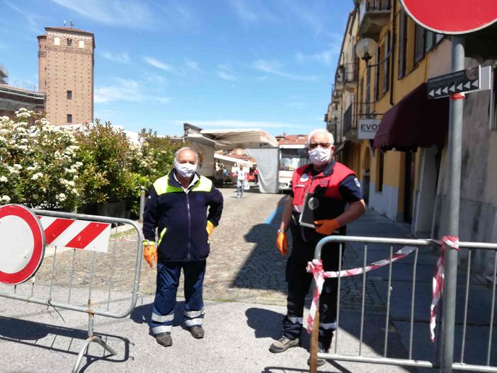 Il ritorno del mercato a Fossano. Per piazza Castello è buona la prima