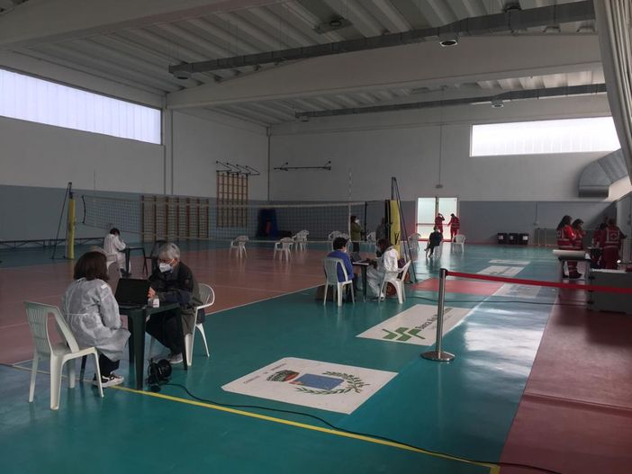 Morozzo, iniziate le vaccinazioni nella palestra comunale (FOTO) Morozzo, iniziate le vaccinazioni nella palestra comunale (FOTO)