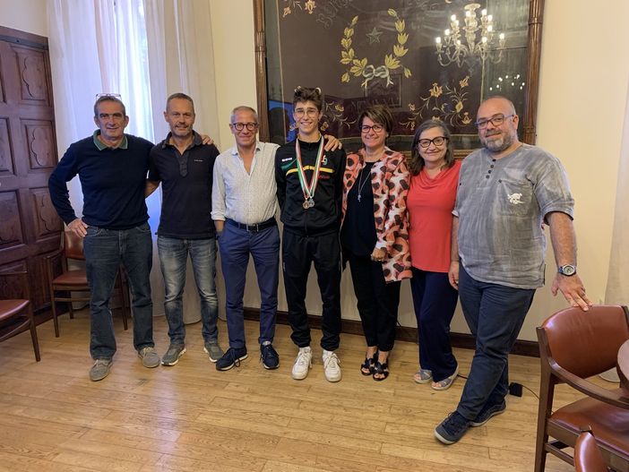 La Giunta di Borgo San Dalmazzo ha incontrato il campione Nicola Giordano La Giunta di Borgo San Dalmazzo ha incontrato il campione Nicola Giordano
