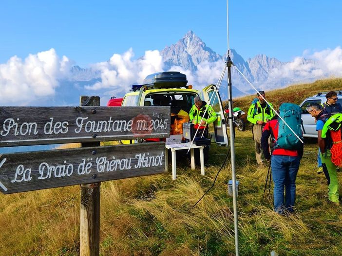 Il campo base delle ricerche, a Pian delle Fontane Il campo base delle ricerche, a Pian delle Fontane