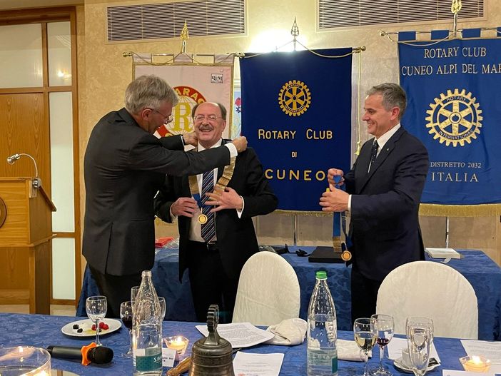 Passaggio di consegne da Grossi e Gaiotti al nuovo presidente Fontana (in mezzo)