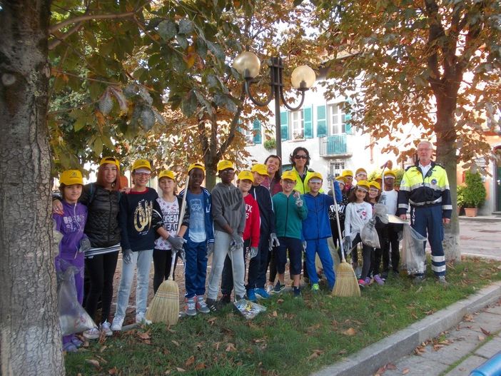 Fossano: 232 ragazzi, 25 insegnanti e 23 volontari per "Puliamo il Mondo"