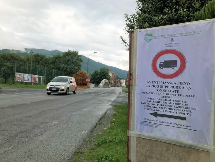 I cartelli posizionati dall'ufficio tecnico comunale