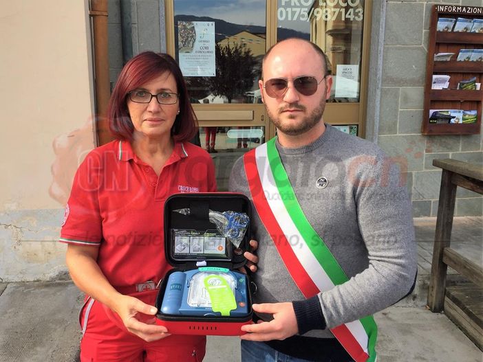Le immagini dell'inaugurazione del defibrillatore