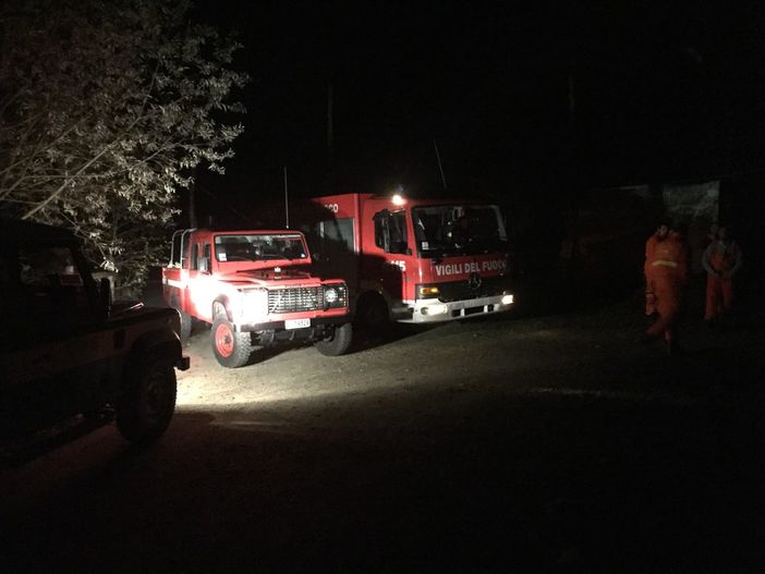 Le immagini delle squadre di Vigili del fuoco ed Aib alla Ghisola (copyright targatocn.it)