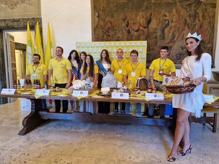 Concorso "Giovane Imprenditore Agricolo" di Coldiretti Cuneo: premiato l'apicoltore cuneese Simone Molinari