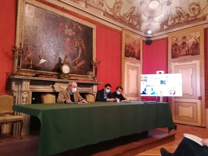 Fossano: passi verso la normalità con i mercati e la consegna del materiale per la raccolta differenziata