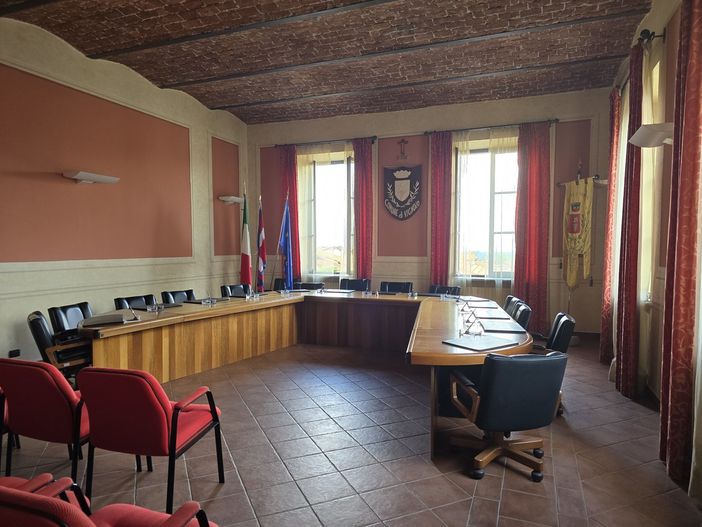 Insediato a Vignolo il Consiglio comunale. Le minoranze: "Pronti a un'opposizione intransigente"