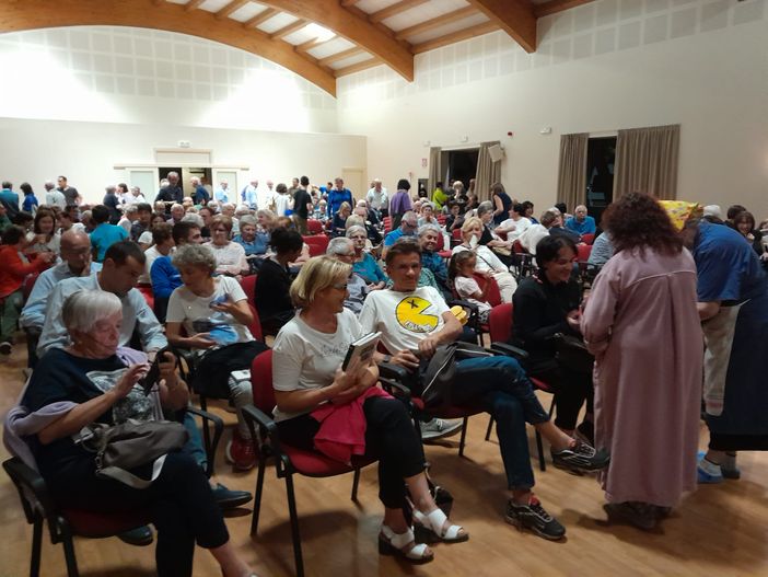 Il pubblico accorso a Magliano allo spettacolo 'Premiata merceria Spatusso' Il pubblico accorso a Magliano allo spettacolo 'Premiata merceria Spatusso'