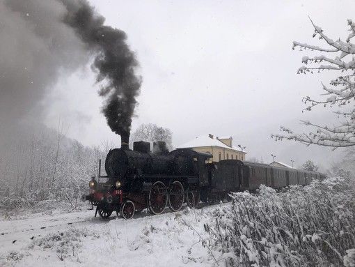 Il Treno Storico di Natale celebra i 130 anni della ferrovia Ceva-Ormea Il Treno Storico di Natale celebra i 130 anni della ferrovia Ceva-Ormea