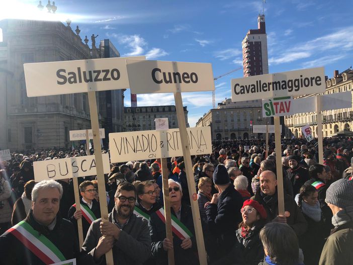 Il nord Italia scende in piazza a Torino per il sì Tav