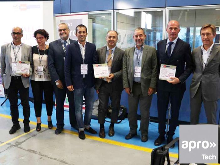 Da sinistra il direttore di Apro Antonio Bosio, la vicepresidente Francesca Sartore, il presidente Giovanni Bosticco, il sindaco di Canelli Marco Gabusi, Alessandro Baruffaldi di Deloitte, il ricercatore Furio Bednarz, il padrone di casa Paolo Marmo, ad di Marmoinox, e Carlo Rafele del Politecnico di Torino Da sinistra il direttore di Apro Antonio Bosio, la vicepresidente Francesca Sartore, il presidente Giovanni Bosticco, il sindaco di Canelli Marco Gabusi, Alessandro Baruffaldi di Deloitte, il ricercatore Furio Bednarz, il padrone di casa Paolo Marmo, ad di Marmoinox, e Carlo Rafele del Politecnico di Torino