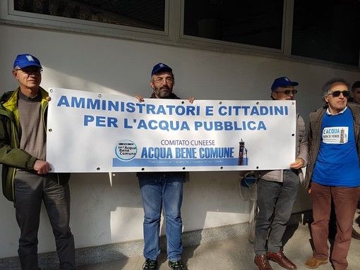Gestione pubblica dell'acqua: "Il sindaco di Alba mette in discussione questa decisione democratica"
