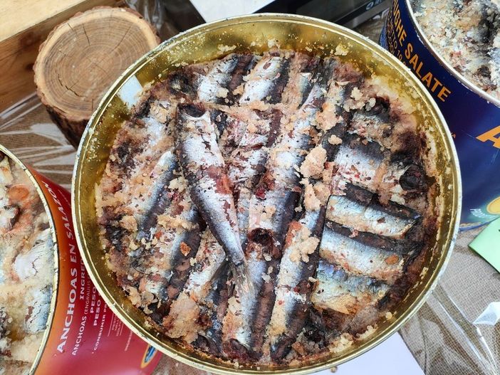 “Acciughe! Acciughe!”: la storia della tradizione antica e caratteristica della Valle Maira “Acciughe! Acciughe!”: la storia della tradizione antica e caratteristica della Valle Maira