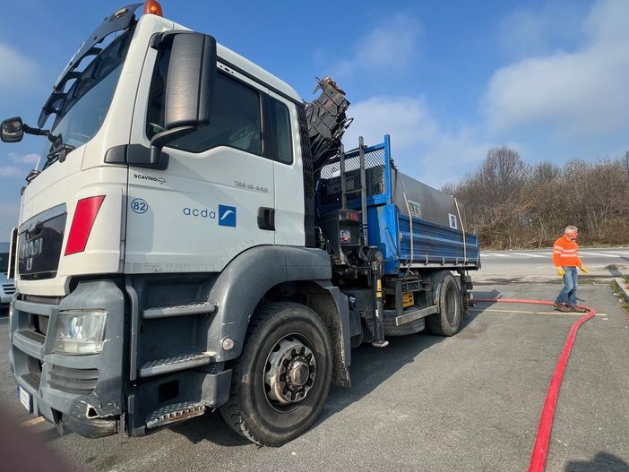 Un'autobotte dell'Acda