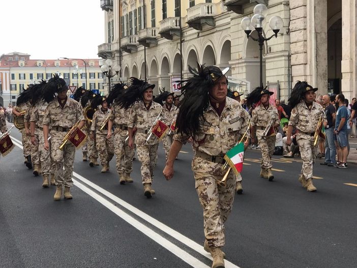 Un momento del 69° raduno nazionale dei bersaglieri, a Cuneo