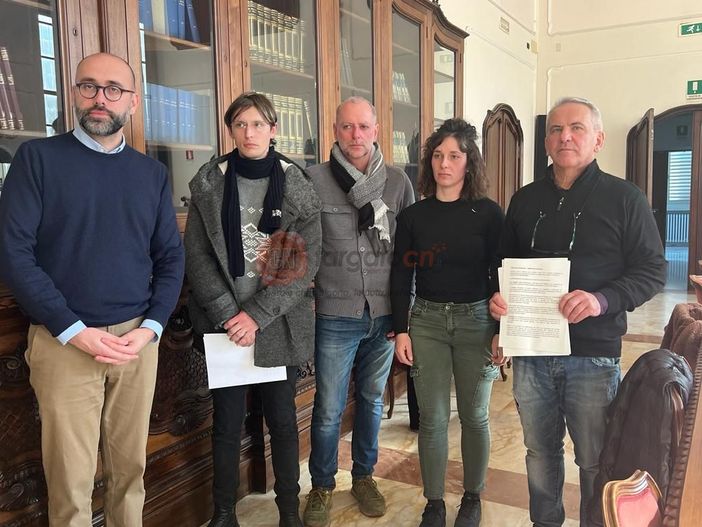 Da sinistra Luca Robaldo, Andrea Sommavilla, Marino Bruno, Jessica Serra e Franco Clerico Da sinistra Luca Robaldo, Andrea Sommavilla, Marino Bruno, Jessica Serra e Franco Clerico