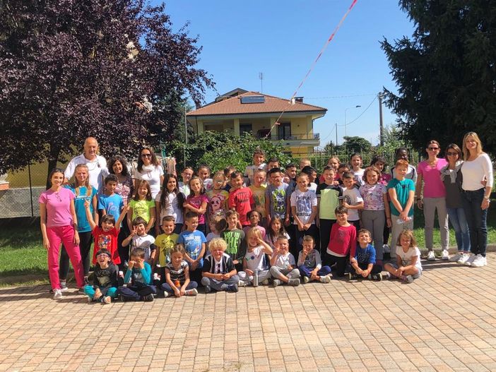 Miny-volley a scuola con Liano Petrelli: mattinata di gioco e sport alla primaria di Bombonina Miny-volley a scuola con Liano Petrelli: mattinata di gioco e sport alla primaria di Bombonina