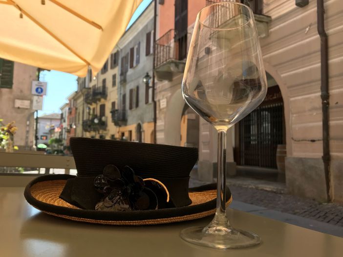 "Aperishopping" e musica da strada in Contrada Mondovì