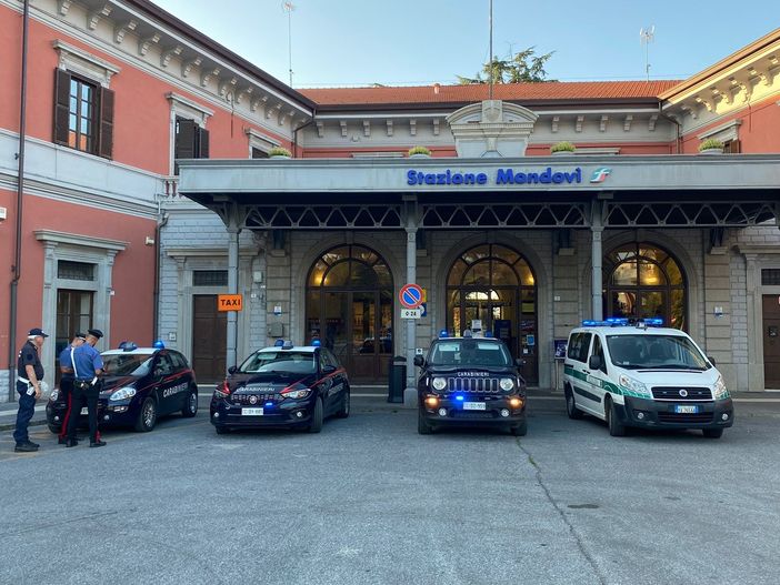 Il consiglio di Mondovì ha dato il benvenuto alla nuova comandante dei Carabinieri Il consiglio di Mondovì ha dato il benvenuto alla nuova comandante dei Carabinieri