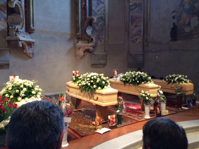 Attese a Cuneo centinaia di persone per l'ultimo saluto a Giampi, Mammo, Paolo e Tony