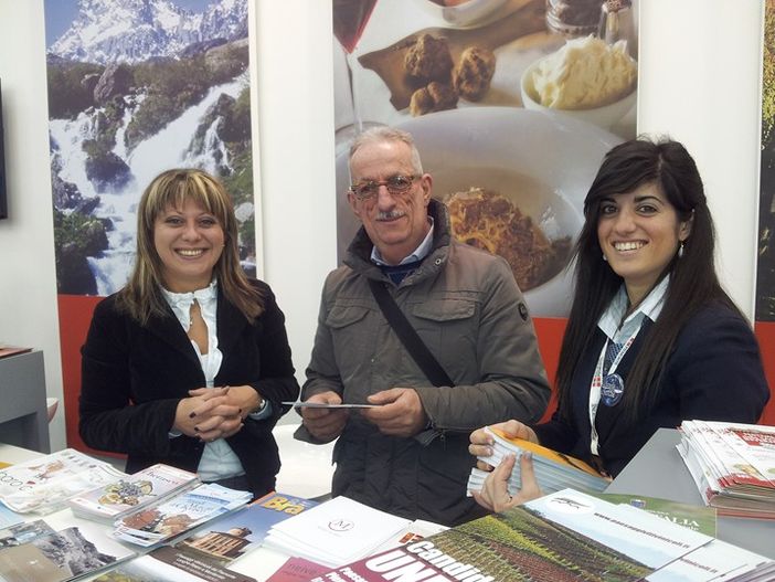 Giuseppe Manassero presso lo stand dell’Ente Turismo Alba Bra Langhe e Roero