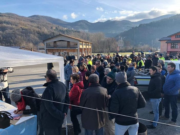 Un'immagine del presidio tuttora in corso a Priola