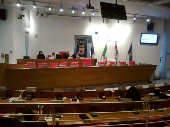 Su quanto avvenuto ieri in Consiglio Provinciale ci scrive un “insegnante, padre di quattro ragazzi in età scolare”