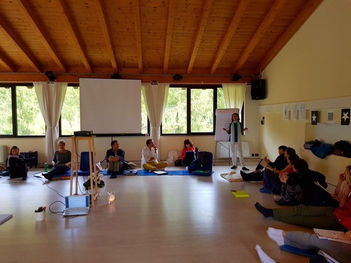 La psicologa Patrizia Mauro durante in un suo seminario