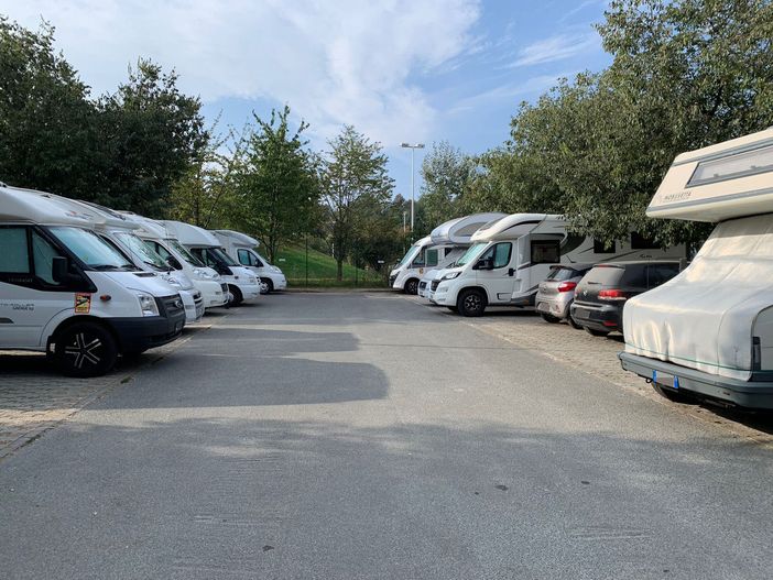 Cuneo, sui parcheggi alle piscine replica una camperista: "I controlli ci sono stati, nessun abusivismo" Cuneo, sui parcheggi alle piscine replica una camperista: "I controlli ci sono stati, nessun abusivismo"