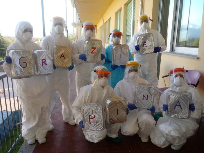 Dagli operatori sanitari del Carle-Covid-19 un “Grazie” alla Fatina bionda Dagli operatori sanitari del Carle-Covid-19 un “Grazie” alla Fatina bionda